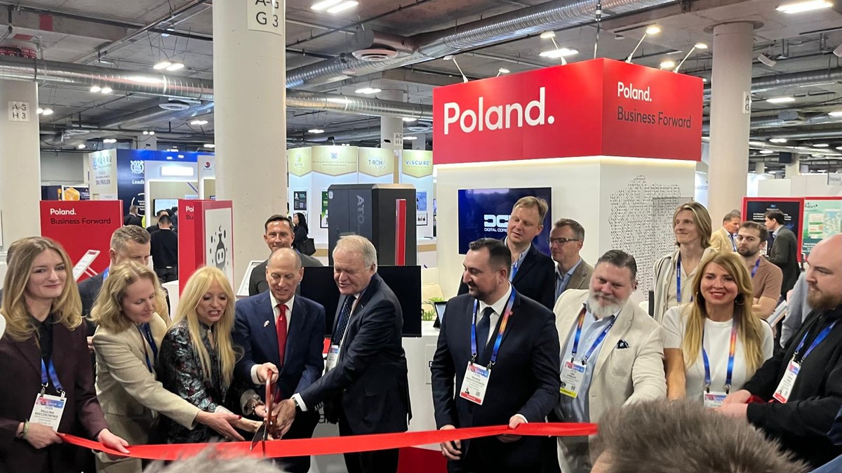 Polish delegation ribbon cutting ceremony at CES 2025